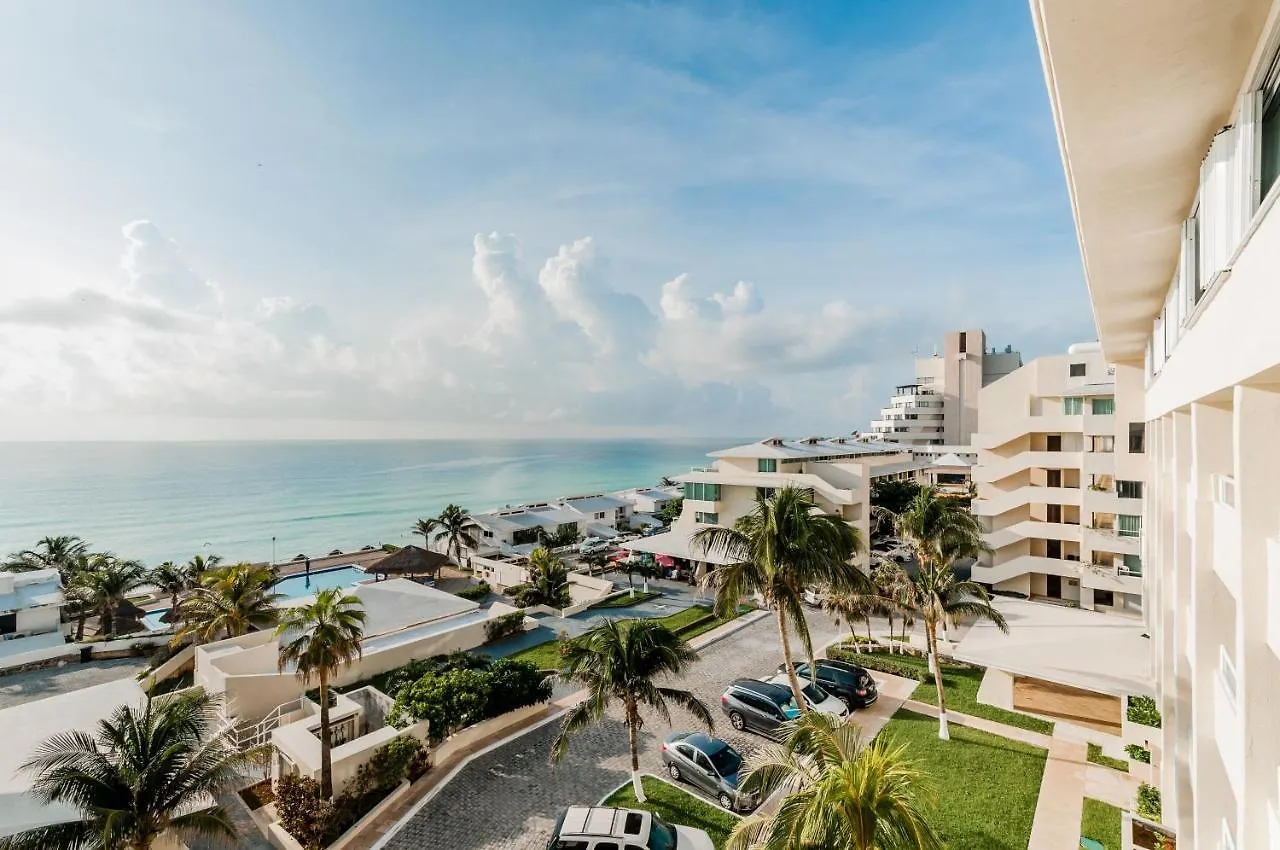 Rooftop Private Jacuzzi In Beach Front Penthouse Aparthotel Cancun Mexico