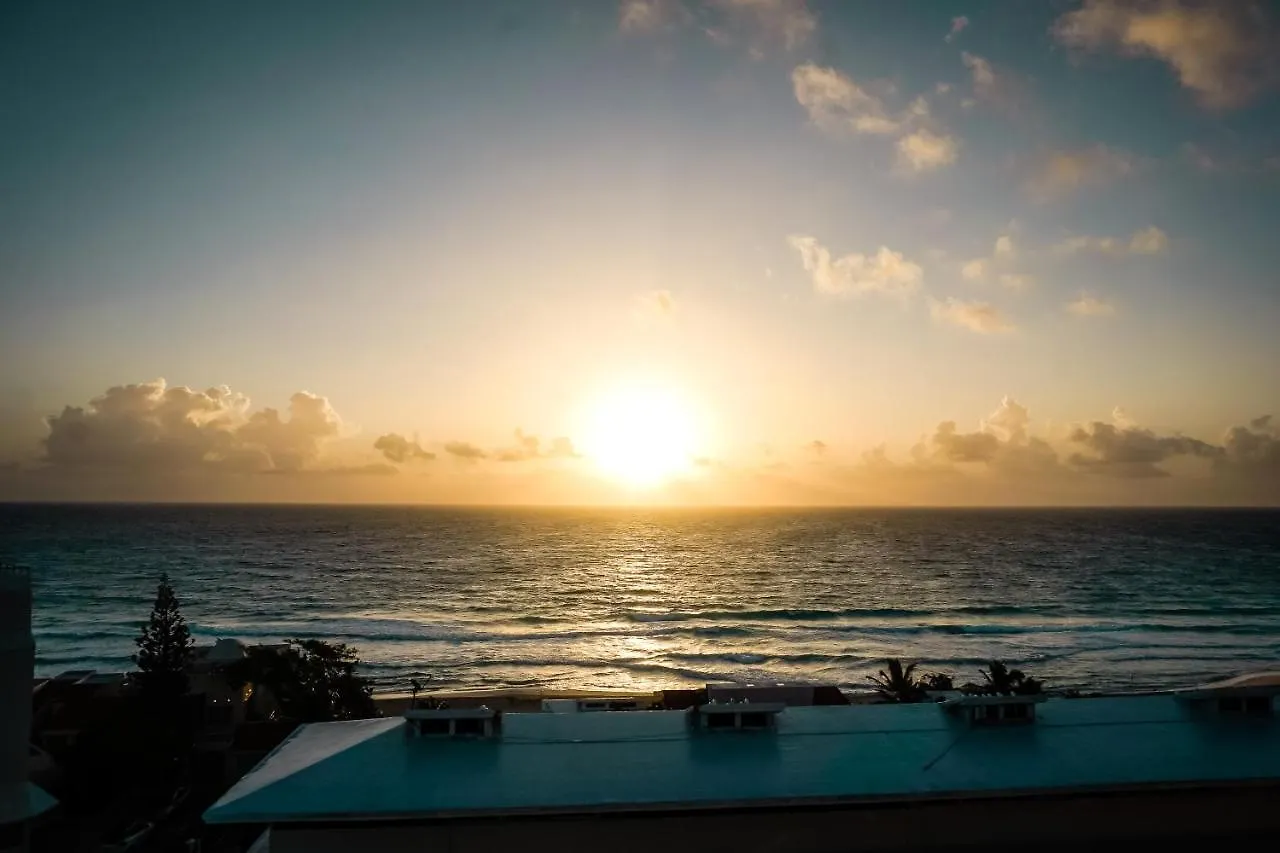 אפרטהוטל קנקון Rooftop Private Jacuzzi In Beach Front Penthouse מלון דירות